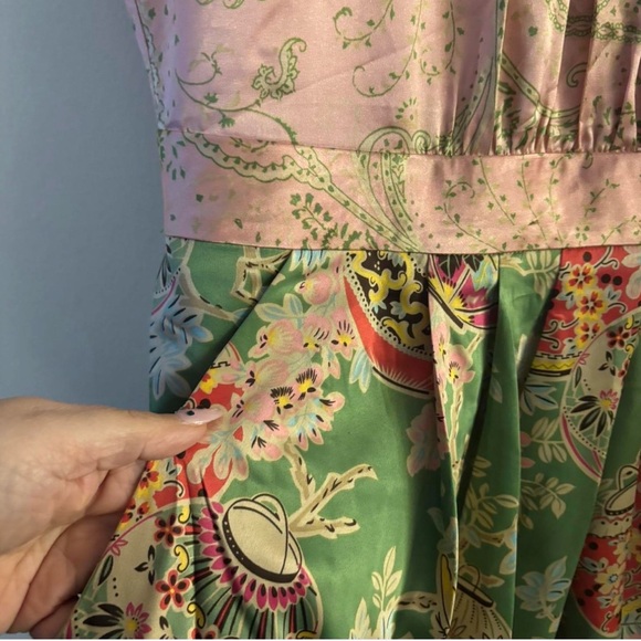 NWT BCBG Pink and green paisley dress with pockets size XS - Picture 3 of 5
